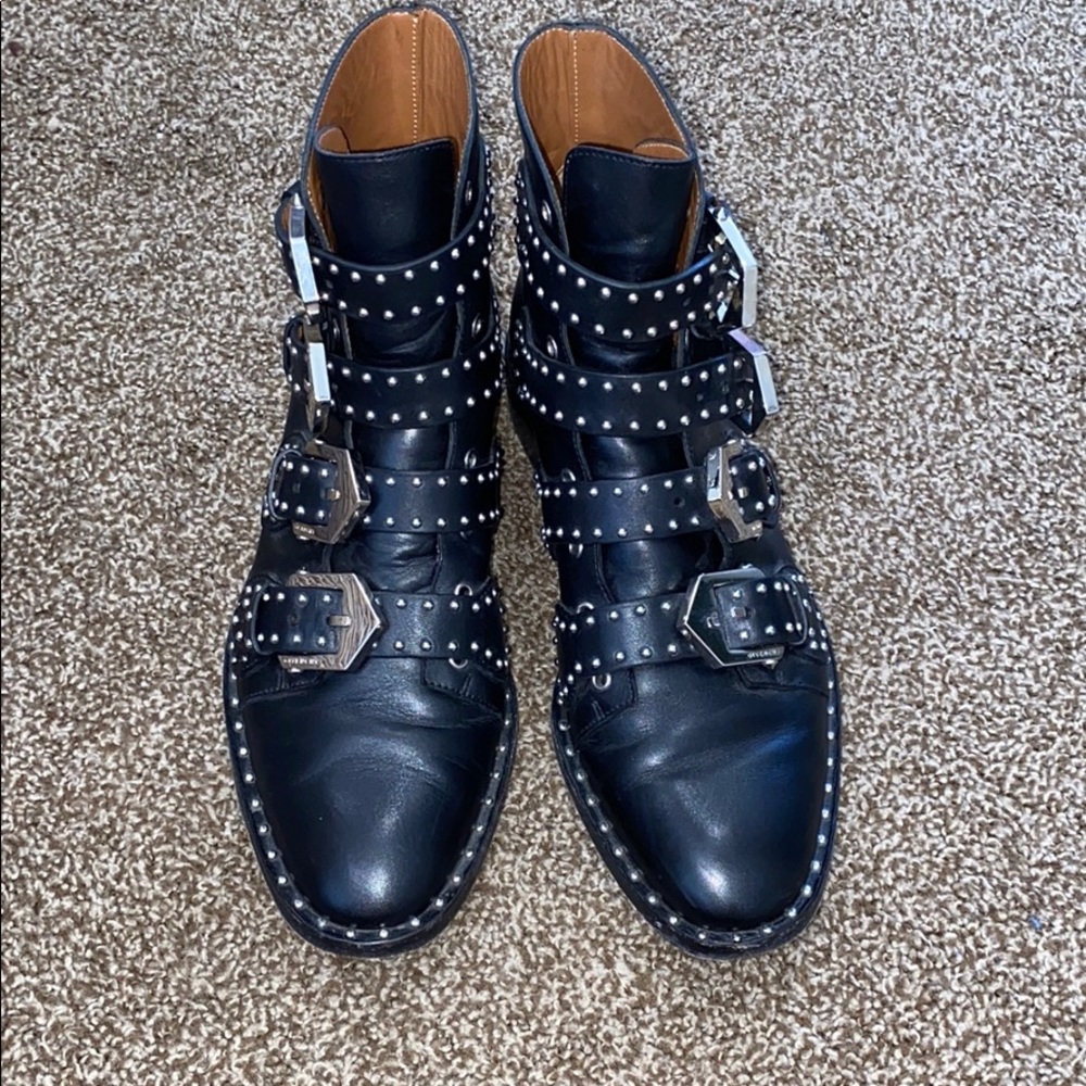 Givenchy Elegant Leather Ankle Boots - Picture 7 of 7